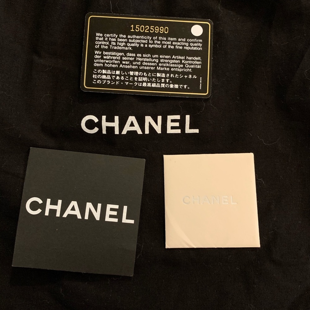 Chanel patent leather kiss lock clutch - Picture 4 of 4
